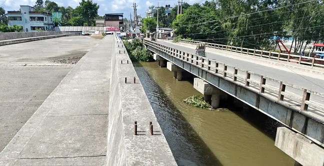 গাইবান্ধায় আড়াই বছর ধরে বন্ধ শত কোটি টাকার ৯ সেতুর কাজ